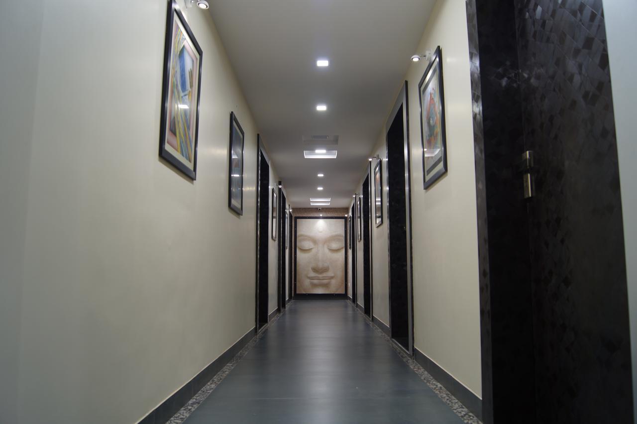 Hotel Tulsi Residency Бхудж Экстерьер фото