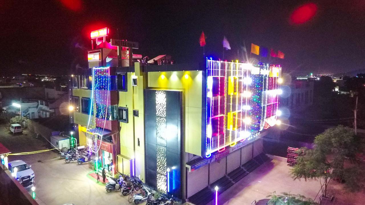 Hotel Tulsi Residency Бхудж Экстерьер фото
