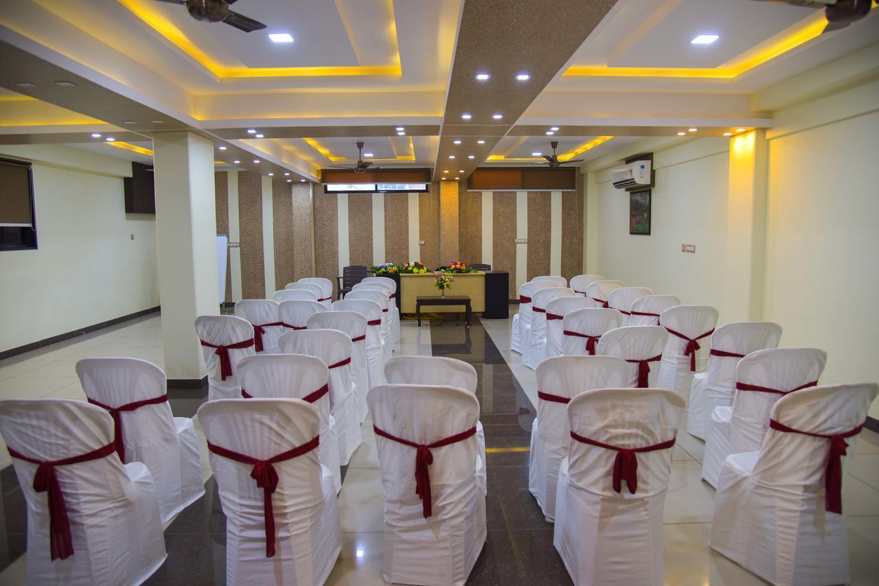 Hotel Tulsi Residency Бхудж Экстерьер фото