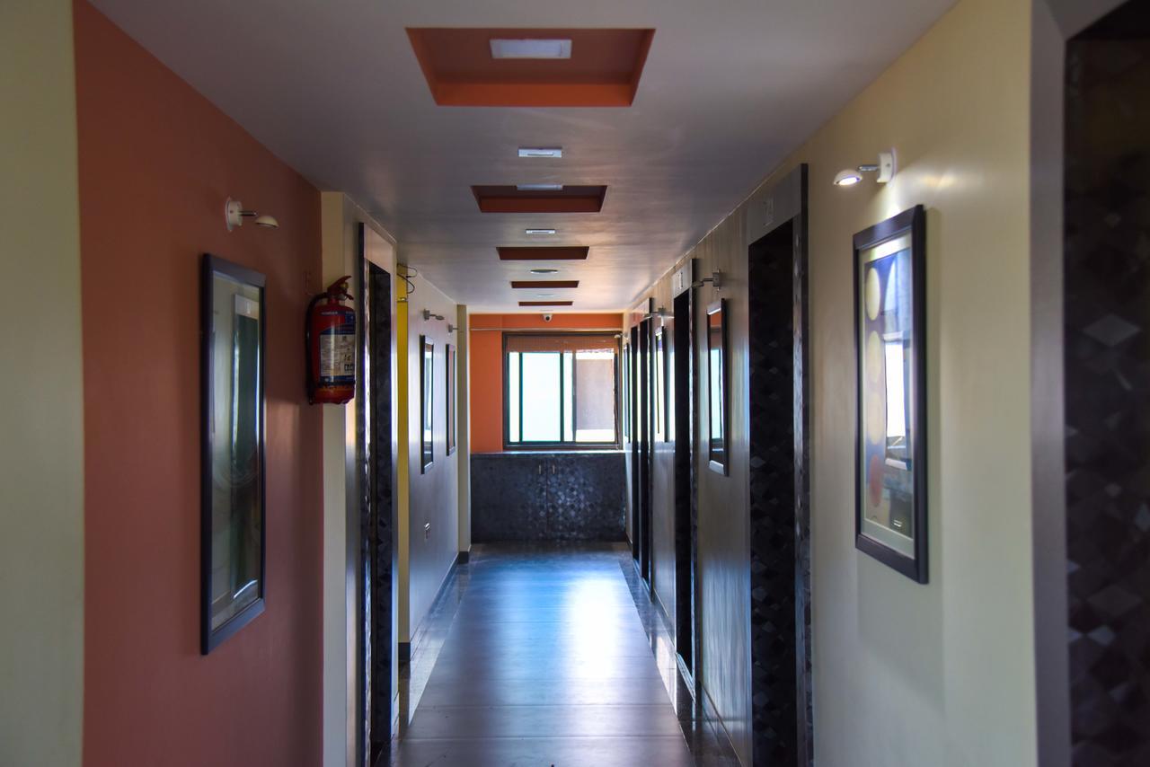 Hotel Tulsi Residency Бхудж Экстерьер фото