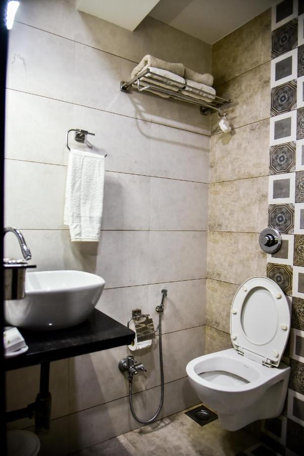 Hotel Tulsi Residency Бхудж Экстерьер фото