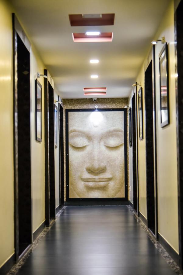 Hotel Tulsi Residency Бхудж Экстерьер фото