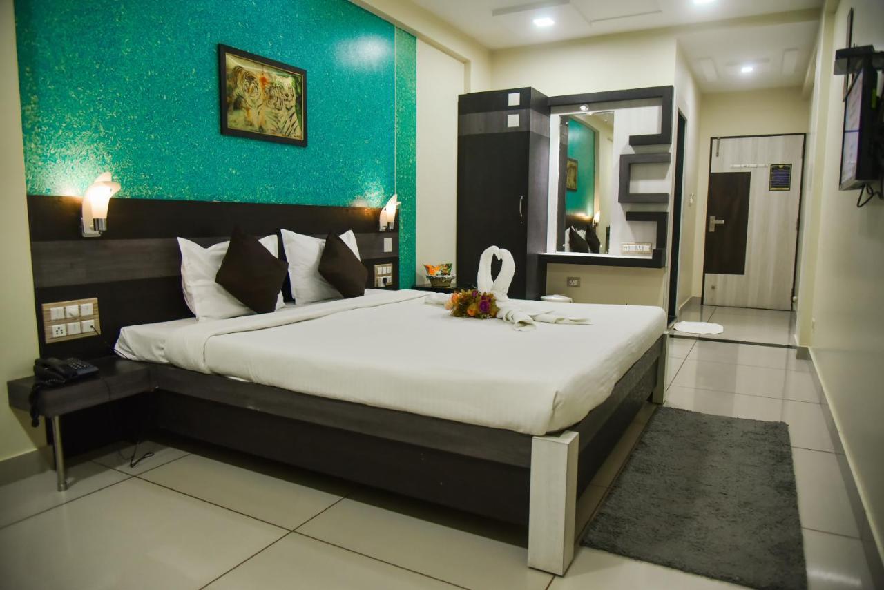 Hotel Tulsi Residency Бхудж Экстерьер фото