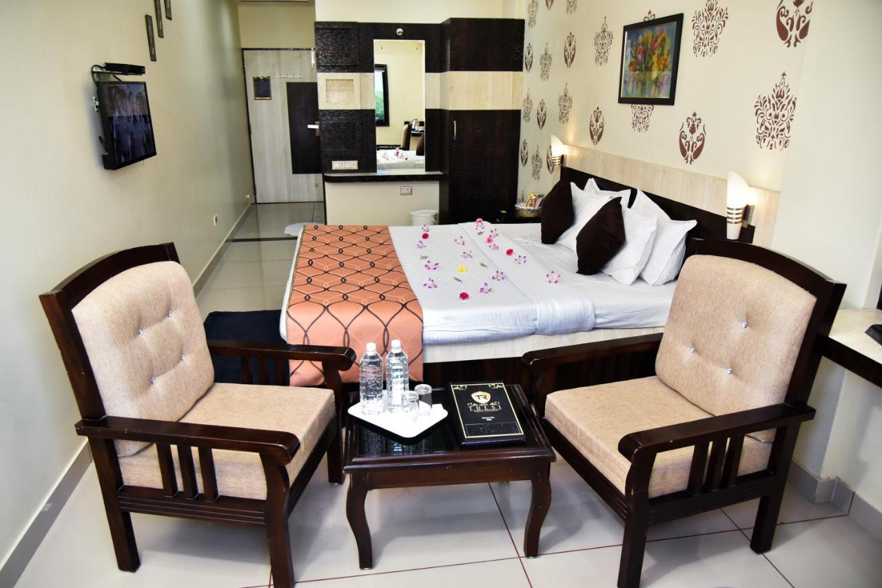 Hotel Tulsi Residency Бхудж Экстерьер фото